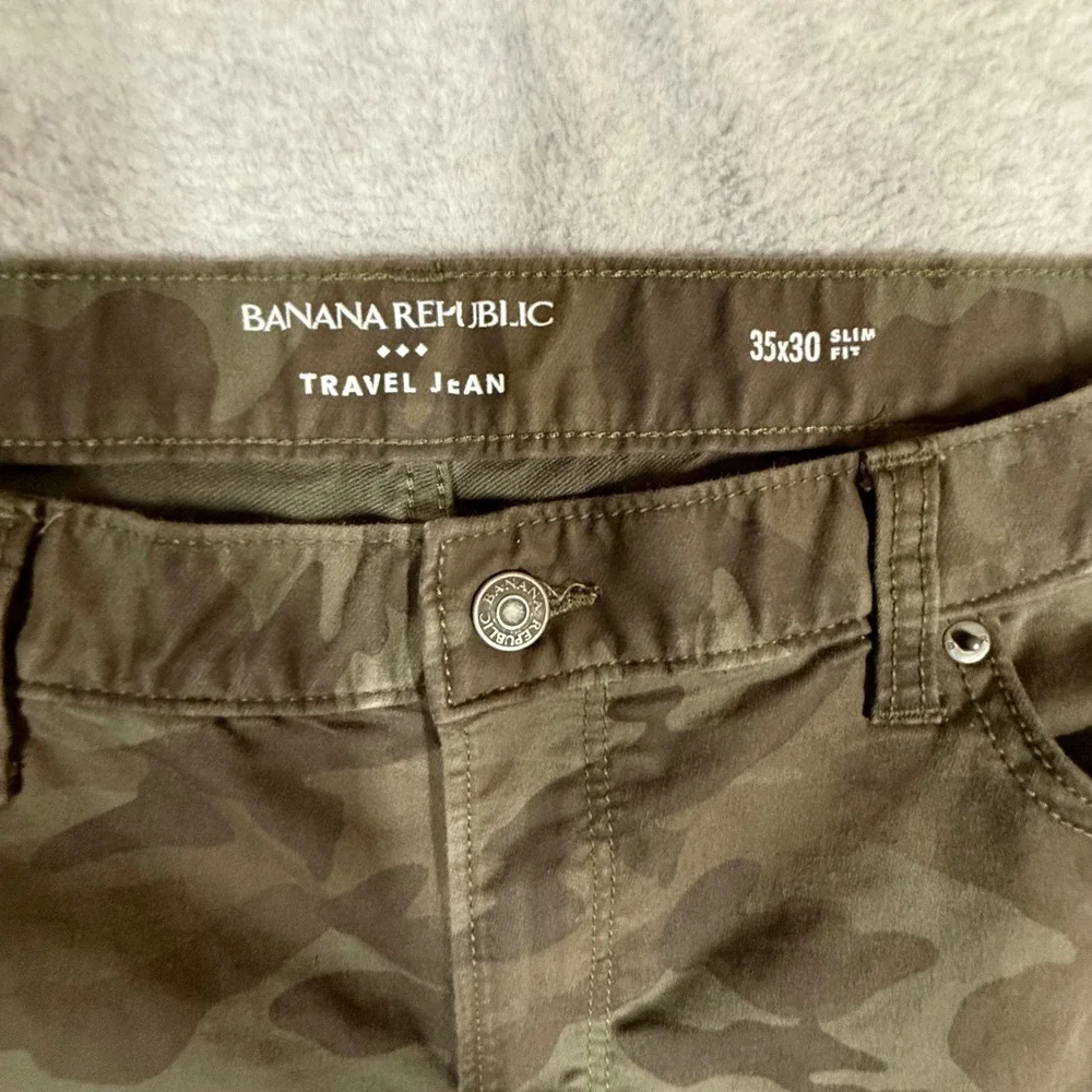 Banana Republic Travel Jean Mens 35x28 Slim Fit Camo Green Brown Pants Hemmed